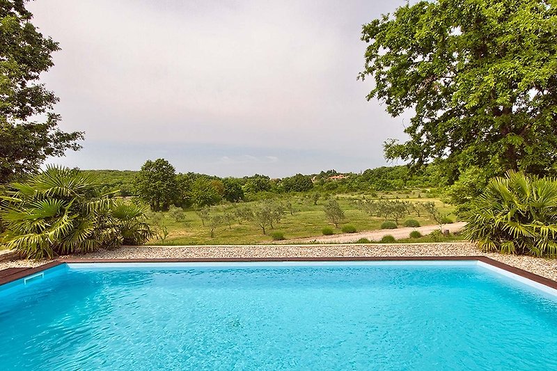 Villa met zwembad en tennisbaan in Rovinj - wiibuk.com