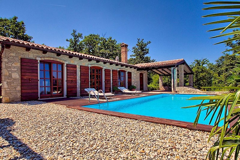 Villa with pool and tennis court in Rovinj - wiibuk.com