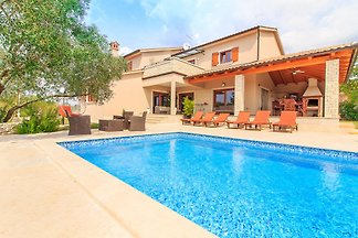 Luxus Villa mit Pool, 8 Personen