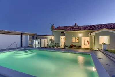 Vila Luna mit privatem Pool in Pula