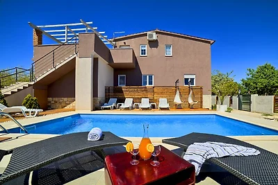  Villa Nikolina