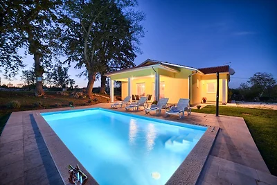 Villa Paradiso mit Pool, 6 Pers.
