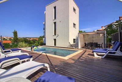 Villa mit Meerblick, 30m Strand