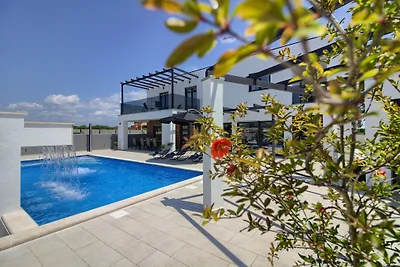 Neue Luxusvilla Luka mit tollem Poo