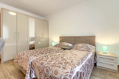 Villa Olivia with pool, beach 200m