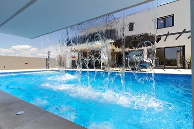 Neue Luxusvilla Luka mit tollem Poo