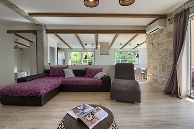  Villa Nikolina
