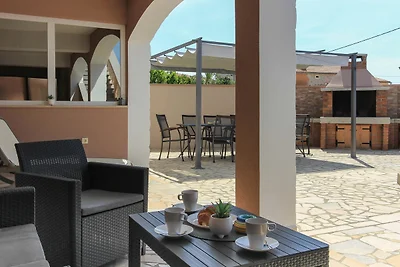 Villa Dvori mit Pool, 3km Strand