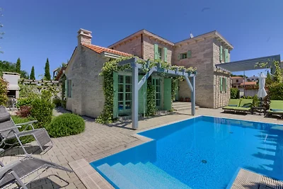 Villa Zelda mit Pool, Meer 2km 