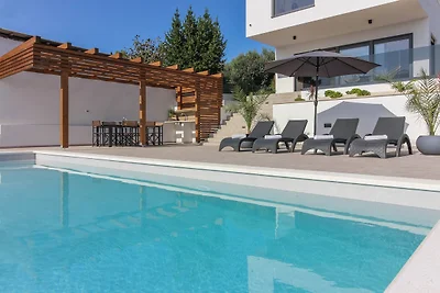 Villa Pergosa with sea view and sauna