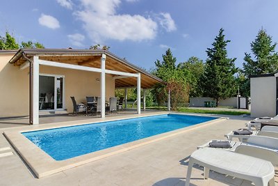 Villa Nezakcij mit privatem Pool