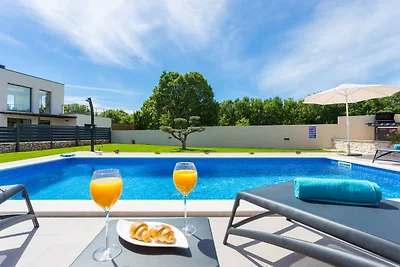 Beautiful Villa Martina with private pool