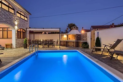 Villa Dvori mit Pool, 3km Strand