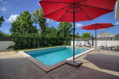 Villa Ema mit Pool in Medulin