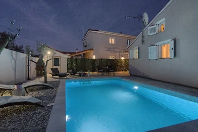 Schöne Villa Michelle mit Pool