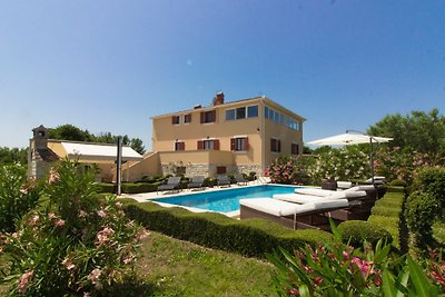 Villa Divina mit Pool in Medulin