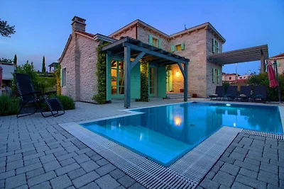 Villa Zelda mit Pool, Meer 2km 