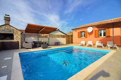 Villa Loborika mit Pool in Pula