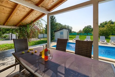 Cozy villa Nezakcij with pool