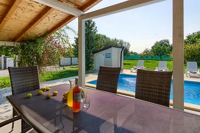 Cozy villa Nezakcij with pool