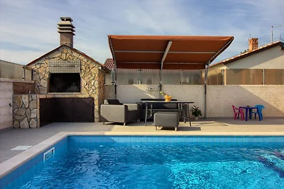 Villa Loborika mit Pool in Pula