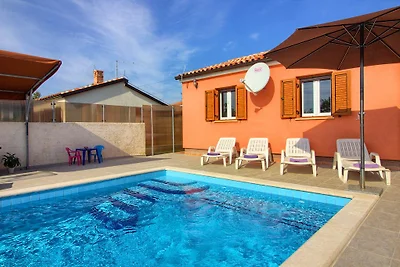 Villa Loborika mit Pool in Pula