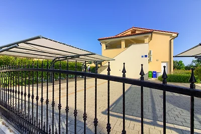 Villa Olivia with pool, beach 200m