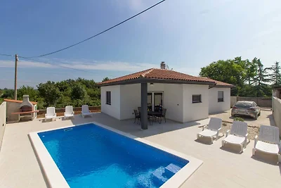 Schöne Villa Sissano mit Pool  
