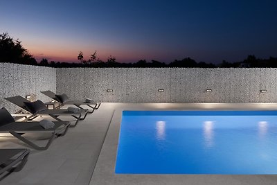 Moderne Vila Ovis mit privatem Pool