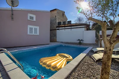 Schöne Villa Michelle mit Pool