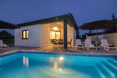 Schöne Villa Sissano mit Pool  