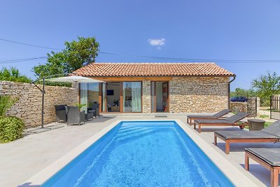 Stone villa Pietra with pool