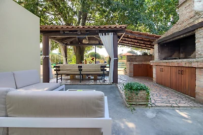 Villa Nera, mit Pool 2km von Strand