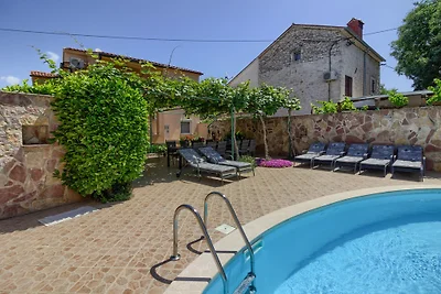 Villa Petroro with Pool in Fažana