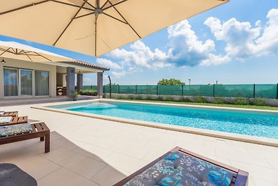 Villa Cristalines mit Pool