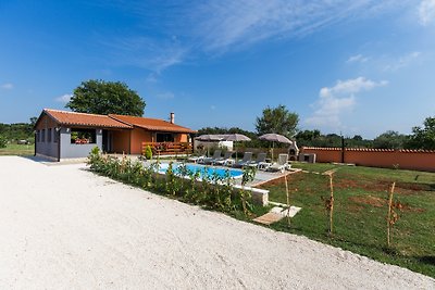 Villa Sejdi mit Pool in nähe Pula