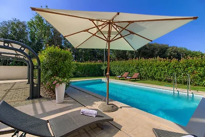 Villa Olivia with pool, beach 200m