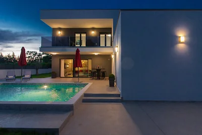 Villa Ema mit Pool in Medulin