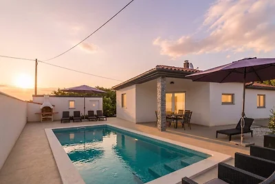 Schöne Villa Sissano mit Pool  