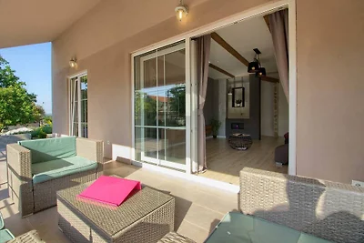  Villa Nikolina