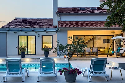 Villa Eva mit Pool 2km vom Strand