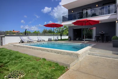Villa Ema mit Pool in Medulin