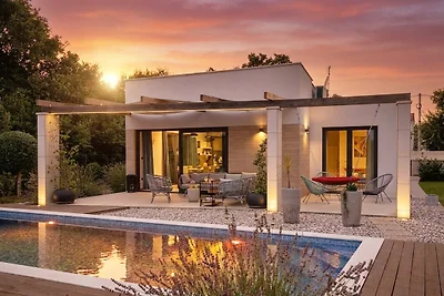 Luxury Vila Maell with Private Pool