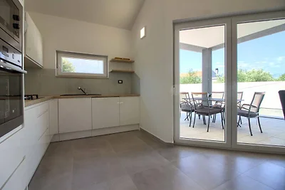 Schöne Villa Sissano mit Pool  