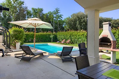 Villa Olivia with pool, beach 200m