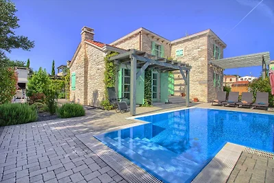 Villa Zelda mit Pool, Meer 2km 