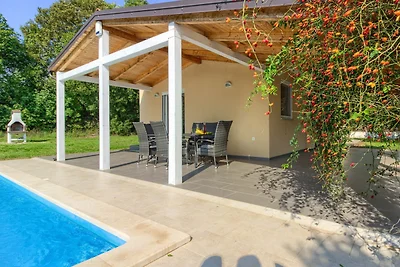 Cozy villa Nezakcij with pool