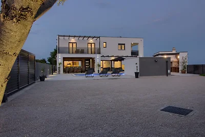 Neue Luxusvilla Luka mit tollem Poo