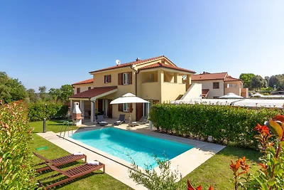 Villa Olivia with pool, beach 200m