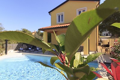 Villa Mugeba I,Pool, beach 2Km